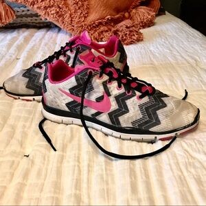 Nike Free 5.0 zip zag athletic shoes